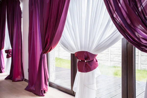 典雅窗帘和窗帘 — 图库照片