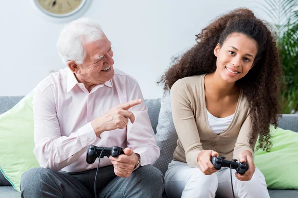 Elders winning in video games with youth — Stock Photo, Image