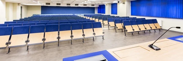 Decoração moderna da sala de seminários na faculdade — Fotografia de Stock