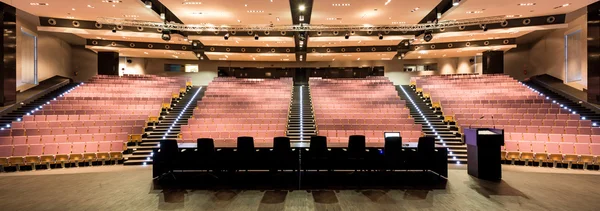 Enorme auditorium op moderne Universiteit — Stockfoto