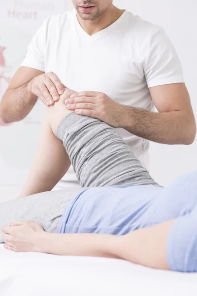 Återhämtning efter knäskada — Stockfoto