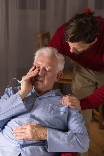 Son supporting his ill father — Stock Photo, Image