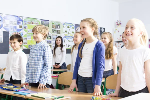 "Guten Morgen" zum Lehrer sagen — Stockfoto