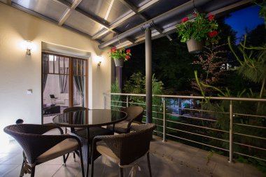 Geceleri kapalı Teras