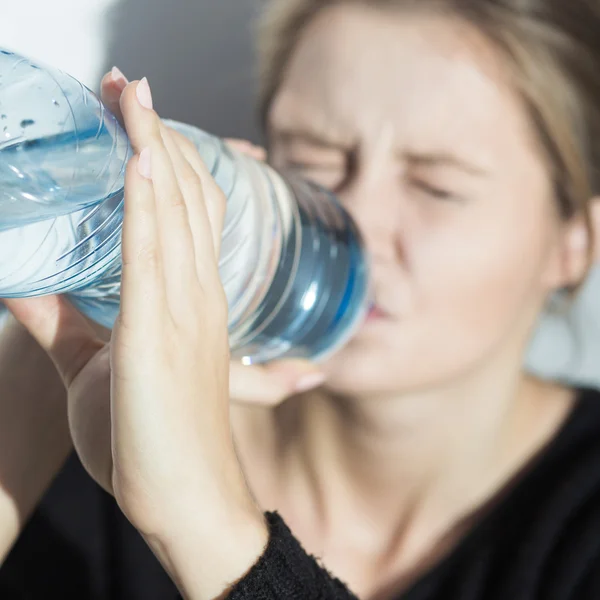 Girl during starvation diet — Stock Photo, Image