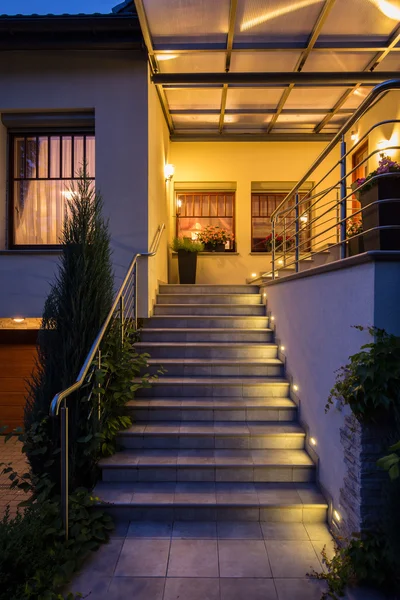 Escaleras exteriores con iluminación —  Fotos de Stock