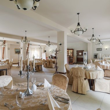 Seçkin Restoran yuvarlak masa