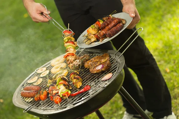 Sommer grill i haven - Stock-foto