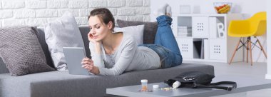 Bir çanta içinde kullanışlı küçük Eczanesi