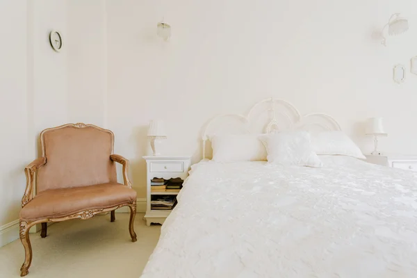 Luksusowa sypialnia w bogatym domu — Zdjęcie stockowe