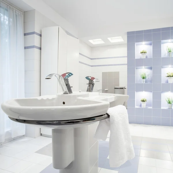 Washbasin in white toilet — Stock Photo, Image