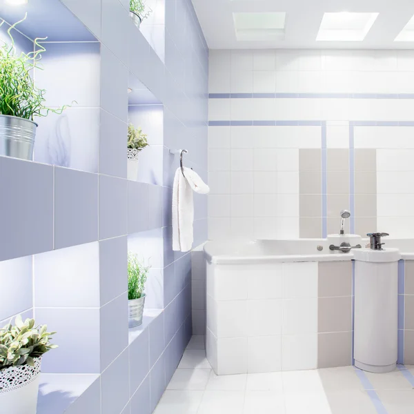 Baño blanco moderno — Foto de Stock