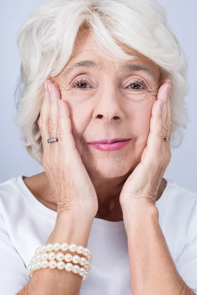 Mujer mayor y segunda infancia — Foto de Stock