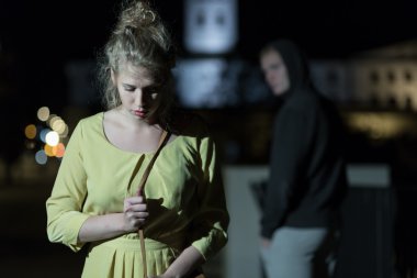 Suç gözlem genç kadın