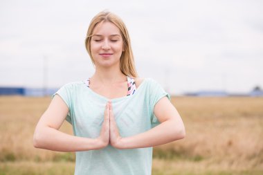 Mutlu yoga practicioner