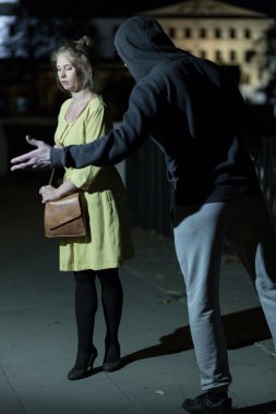 Sokakta tehlikeli durum