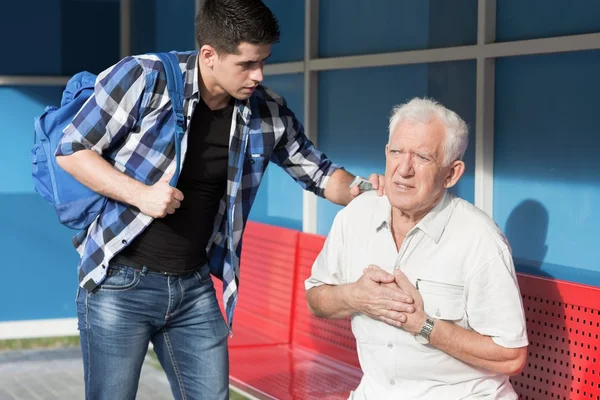 Man giving first aid — Stock Photo, Image