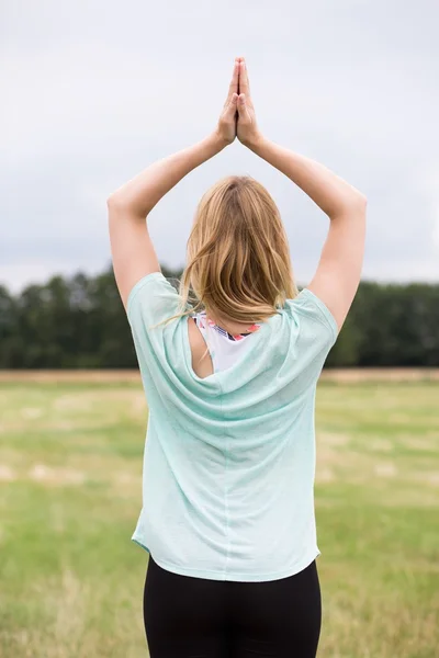 Yoga in harmony with nature — Stock Photo, Image