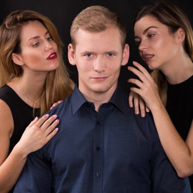 Baştan çıkarıcı kadın yakışıklı çekici