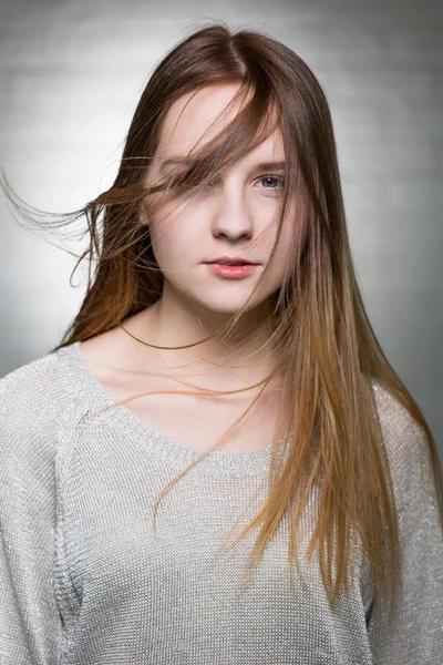 Una ráfaga de viento en su cara —  Fotos de Stock