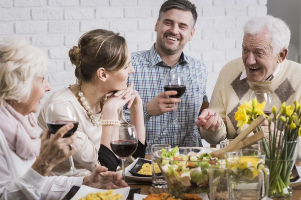 Middag är bättre med familj — Stockfoto