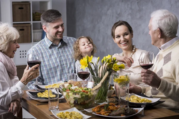 Momentos inestimáveis com a família ... — Fotografia de Stock