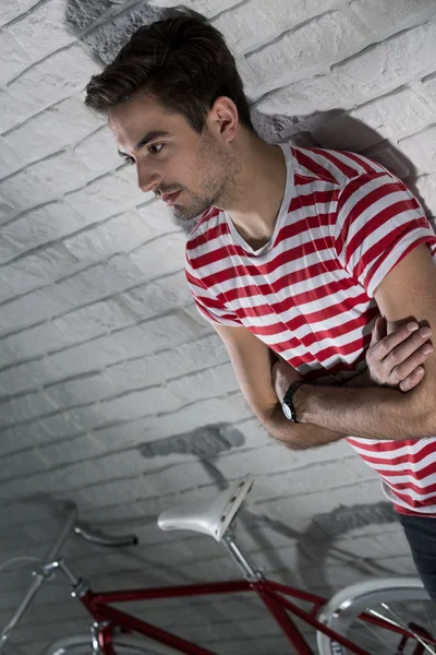 Ik ben dol op mijn fiets! — Stockfoto