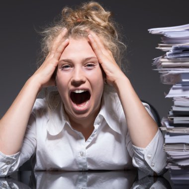 Bir sürü evrak işi sahip muhasebeci