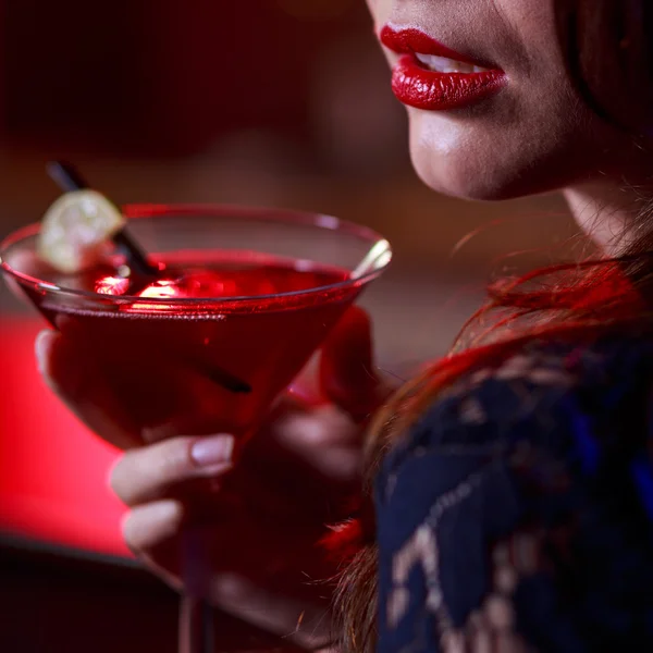 Brunette with her cocktail — Stock Photo, Image