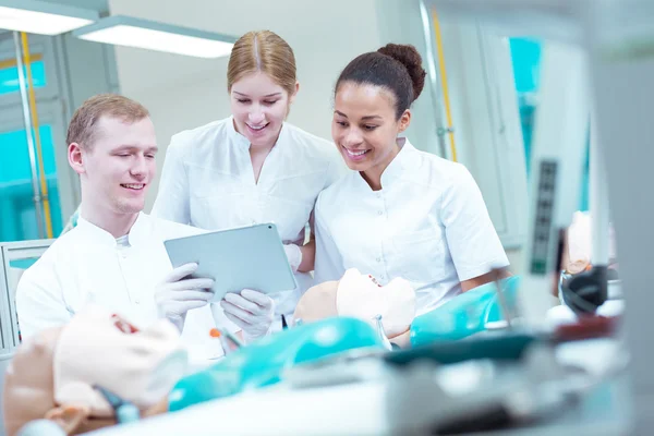 Tandheelkunde klassen kunnen leuk zijn — Stockfoto