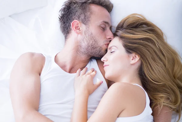 Young couple hugging — Stock Photo, Image