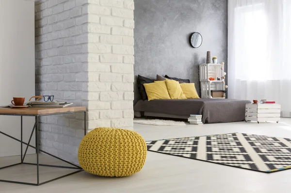 Dekoratif tuğla duvar ile modern Teras