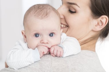 Her zaman mutlu bebeği ile vakit geçirmek için