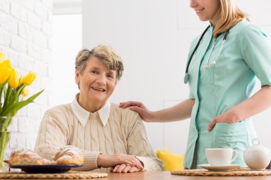 Profesyonel bir verici var.