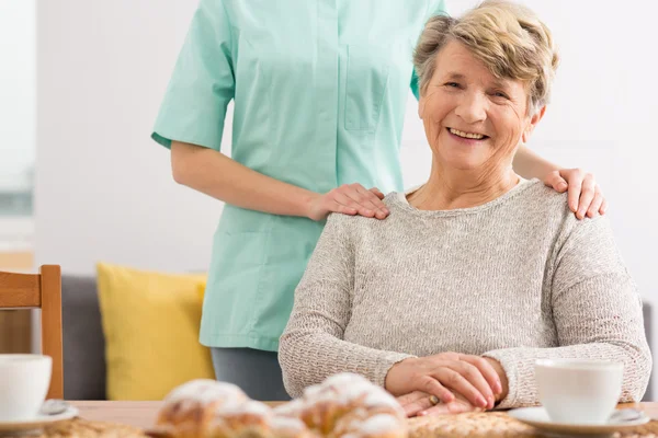 Sono una donna anziana molto positiva. ! — Foto Stock