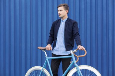 İşadamı çevre hakkında bakım