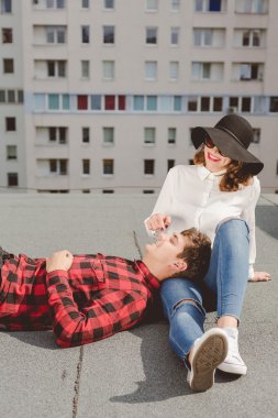 Çatı katında sakin ol