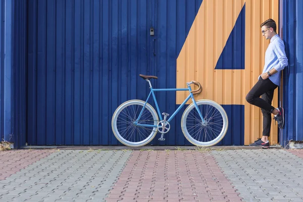 Bicicleta de engranajes fijos para moteros de moda —  Fotos de Stock