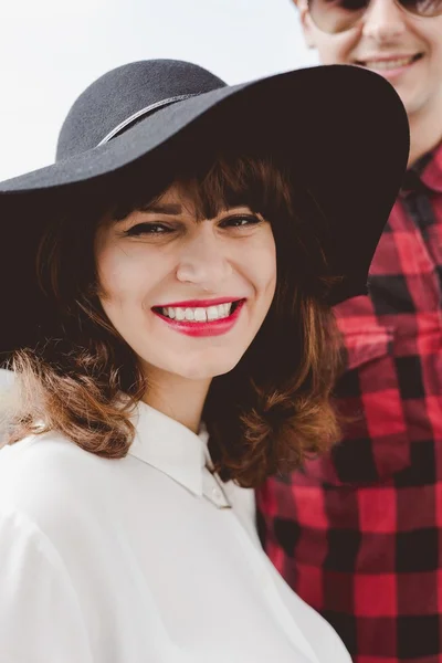 Kvinna i hatt — Stockfoto
