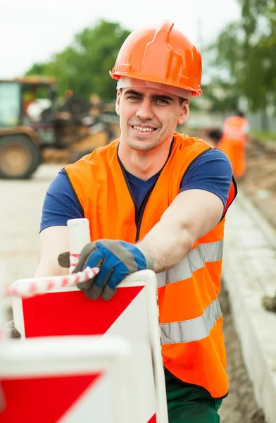 Bello fisico lavoratore avendo pausa — Foto Stock