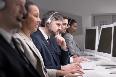 Onlar yardım etmek için buradayız