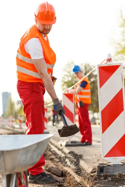 Labourer in orange safety helmet — Stock Photo, Image