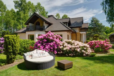 Hasır yapılan kanepe