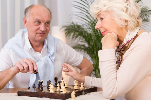 Chess tävling senior äktenskap — Stockfoto