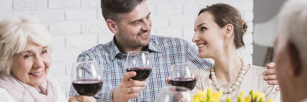 Familienzeit feiern — Stockfoto