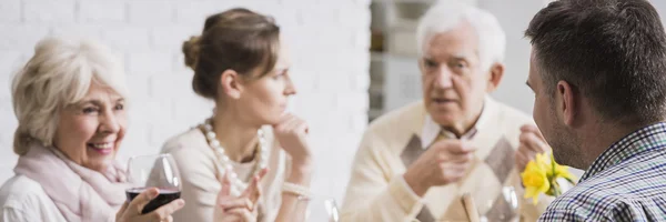 Debate serio sobre la cena familiar — Foto de Stock