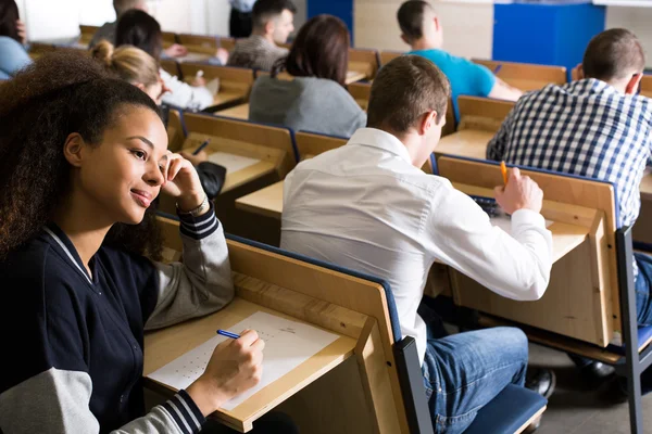 Denken van het juiste antwoord — Stockfoto