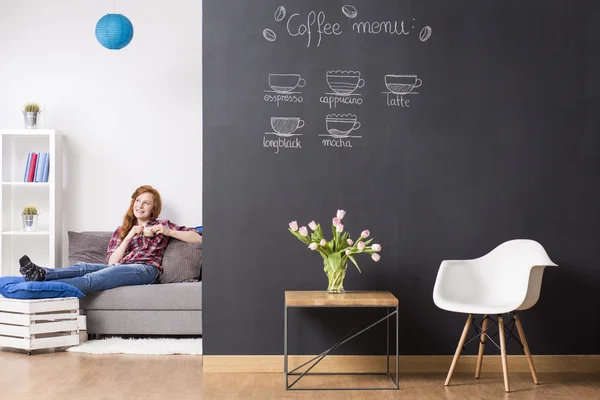 Having a coffee in her perfect flat — Stock Photo, Image