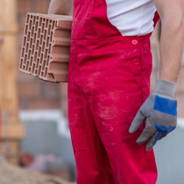 Kaliteli malzeme artı deneyimli işçi eşittir katı ev