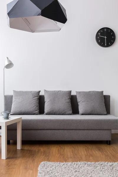 Natuurlijke en minimalistische lounge uitnodigen voor 's middags ontspannen — Stockfoto